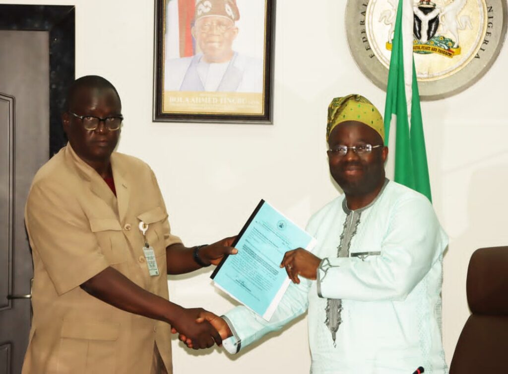 Shoretire assumes duty as permanent secretary, vows to strengthen Labour Ministry operations Dr. Kamil Shoretire