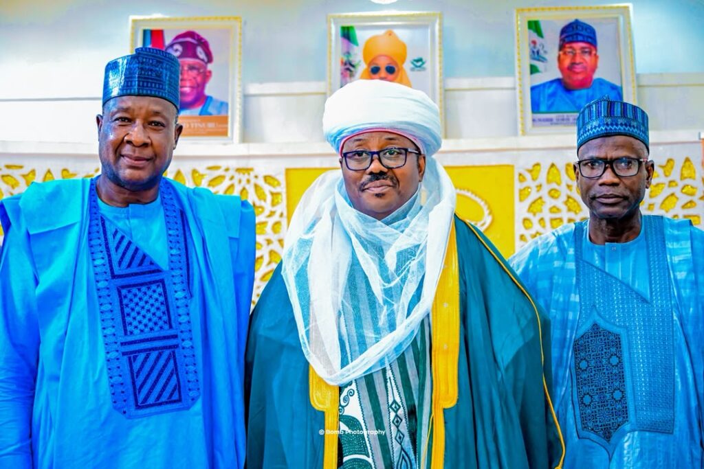Zuru Emirate Council urges media team to sustain publicity of Governor Idris’ projects Emir of Zuru and Chairman of the Zuru Emirate Council, Alhaji Muhammad Sanusi Mika'ilu Sami Gomo III,