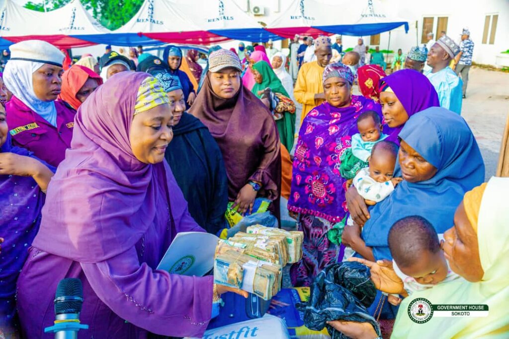 Sokoto First Lady supports 17 mothers of triplets with N17m Fatima Ahmed Aliyu