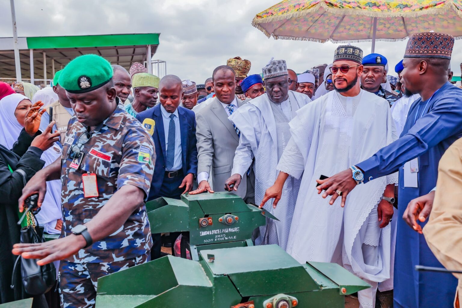Governor Lawal distributes 72,000 bags of free fertiliser, farm inputs to Zamfara farmers Governor Dauda Lawal