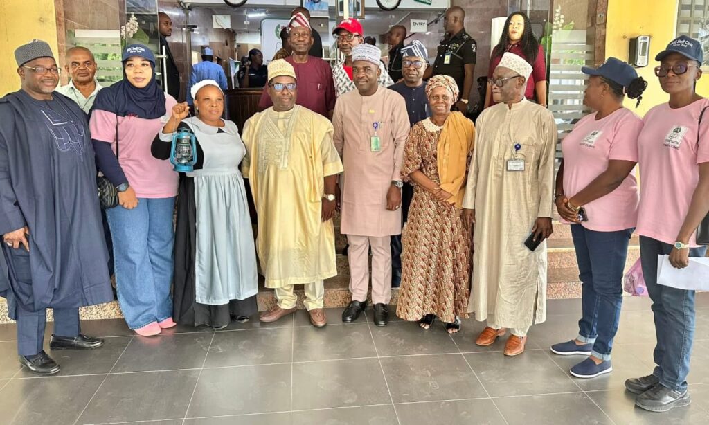 Group photography held that the commission headquarters