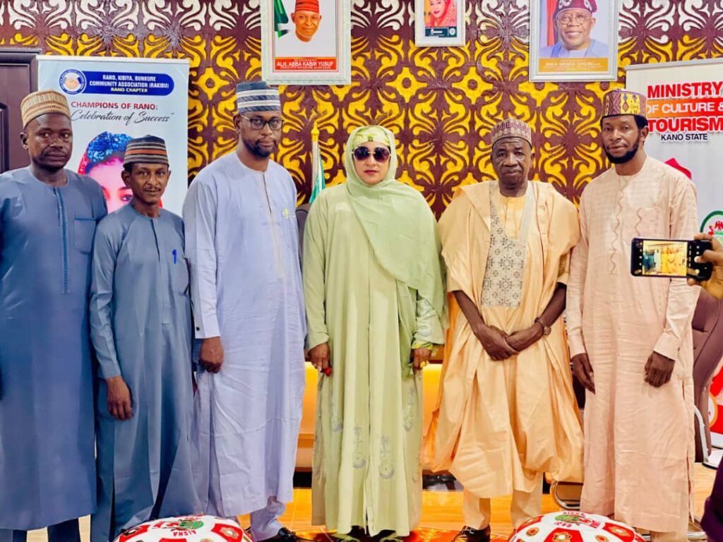 Hajia Aisha Lawan Saji Rano and Katsina State delegation