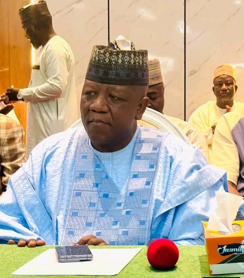 Sanata Abdul’aziz Yari ya bai wa manoma tallafin taki tirela 85 a Zamfara Sanata Abdul'aziz Yari