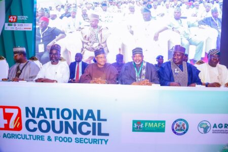 Sen. Kyari and other dignitaries